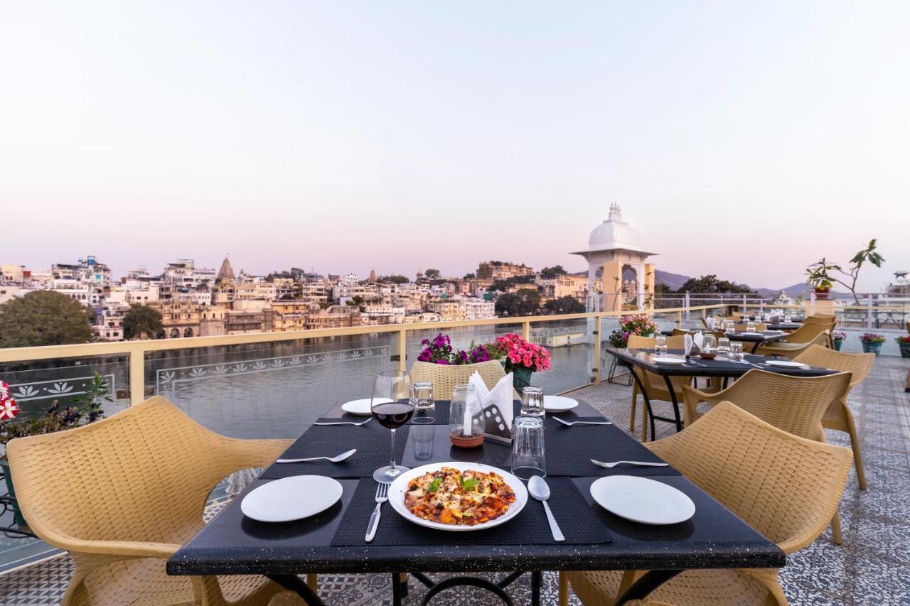 Sarovar - Lake Facing Boutique Hotel On Lake Pichola Удайпур Экстерьер фото